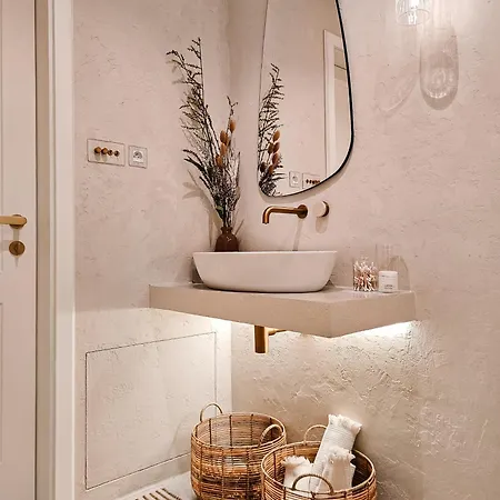 New Design Top-class Next To The Castle-free Parking-terrace Bratislava